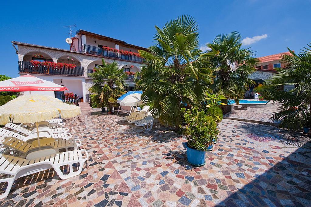 Apartments Paradis Rovigno Esterno foto